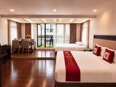 Quadruple Room with Balcony — Au Coeur d'Hanoi Lakeside Hotel